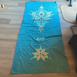 Yoga mat towel with non slip grip